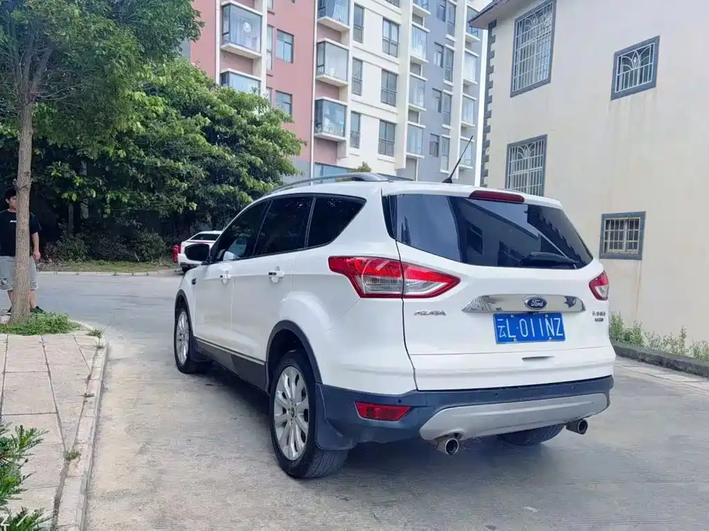 Ford Kuga 2015 — фото 9