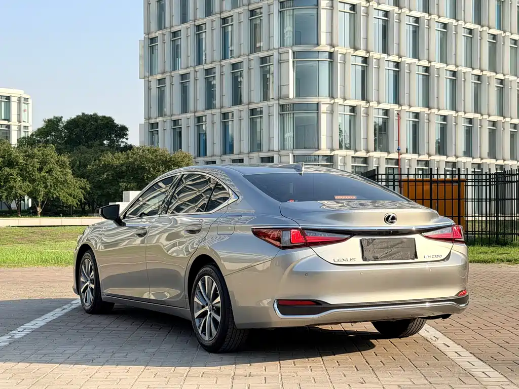 Lexus ES 2021 — фото 9