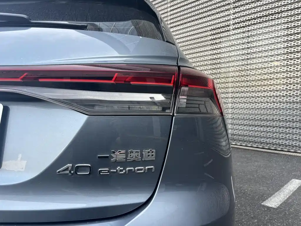 Audi Q4 e-tron 2025 — фото 15
