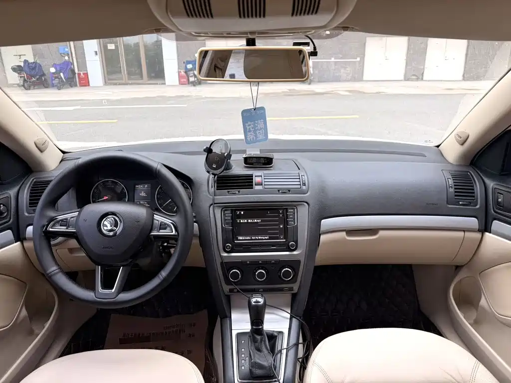 Skoda Octavia 2015 — фото 7