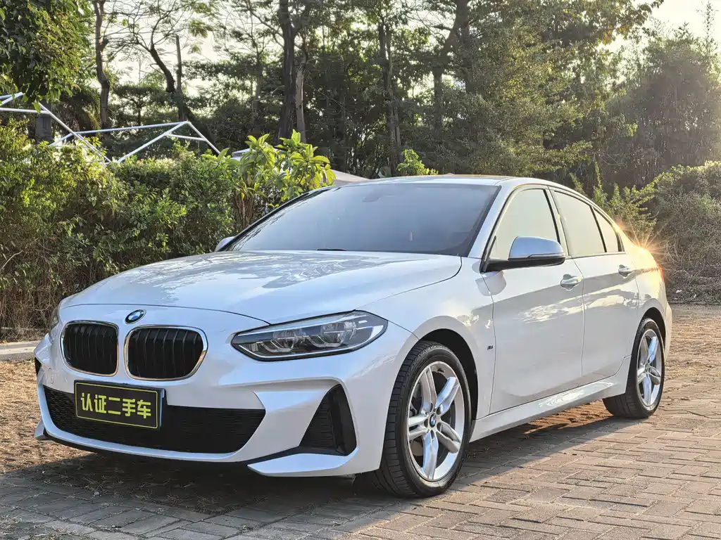 BMW 1 Series 2019 — фото 1