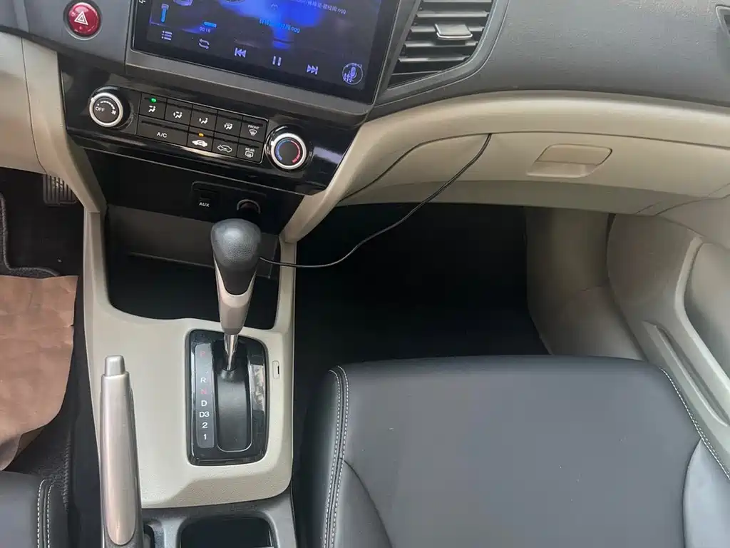 Honda Civic 2015 — фото 17