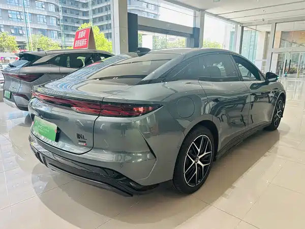 BYD Han L 2025