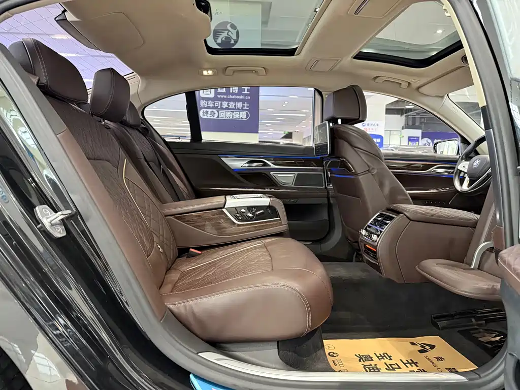 BMW 7 Series 2020 — фото 10