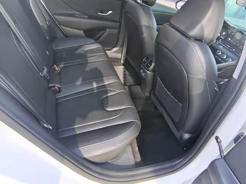 Hyundai Elantra 2023 — фото 13