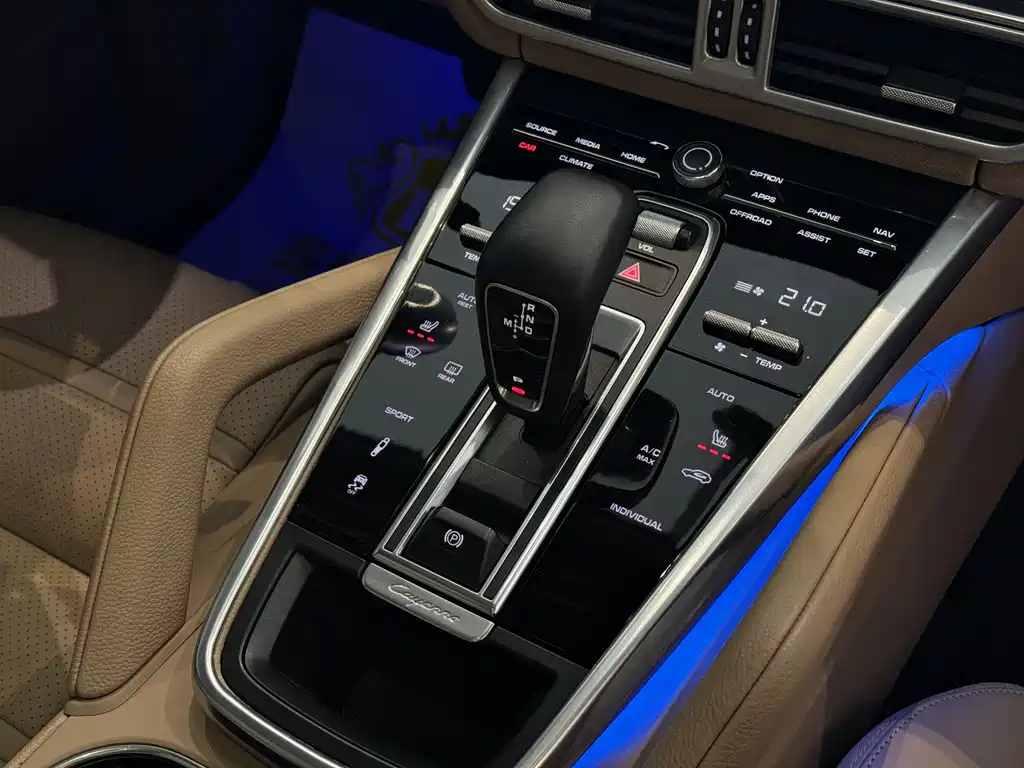 Porsche Cayenne 2018 — фото 13