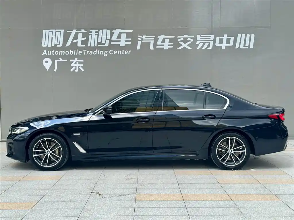BMW 5 Series New Energy 2022 — фото 3