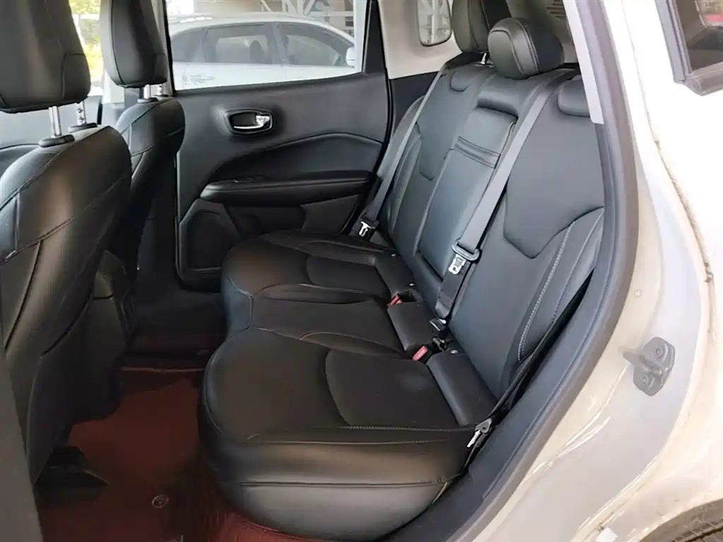 Jeep Compass 2018 — фото 17