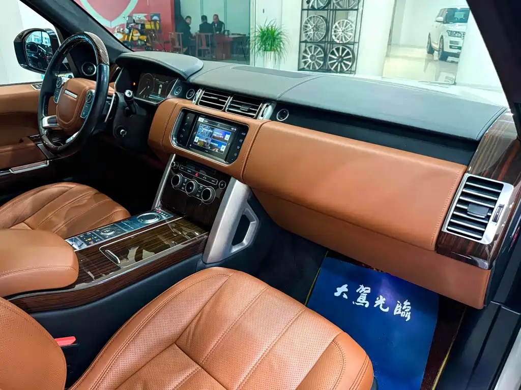Land Rover Range Rover 2017 — фото 11
