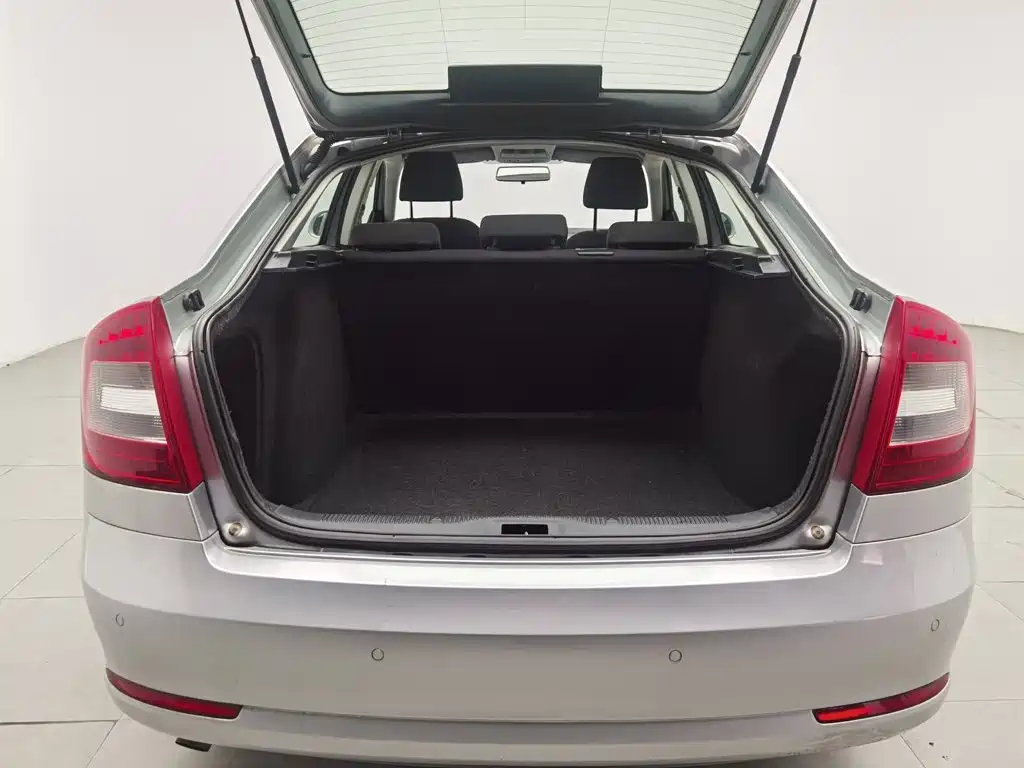 Skoda Octavia 2013 — фото 16