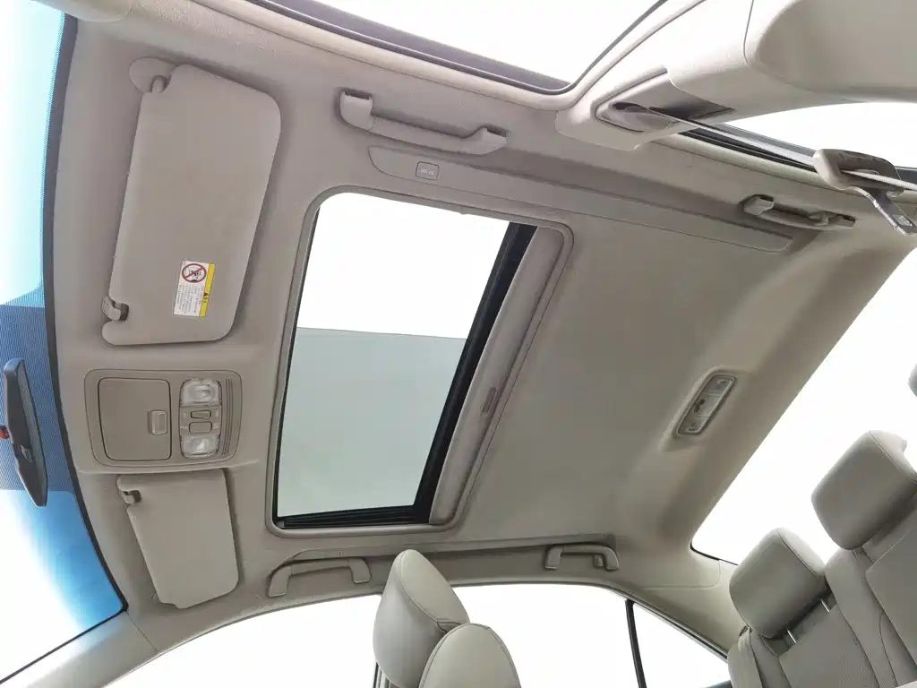 Toyota Camry 2011 — фото 14