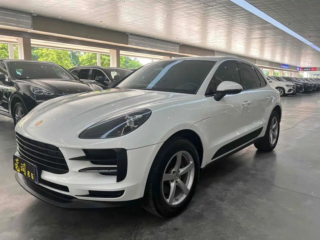 Porsche Macan 2019 — фото 1