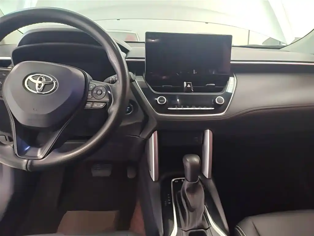 Toyota Corolla Cross 2023 — фото 10