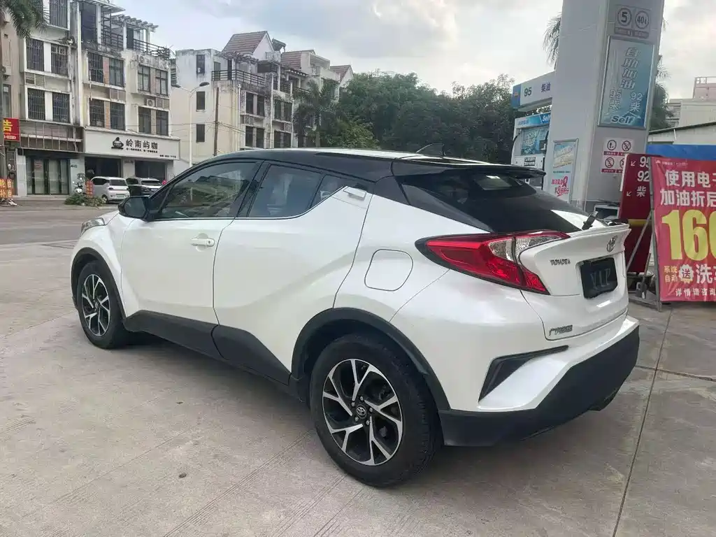 Toyota C-HR 2020 — фото 4