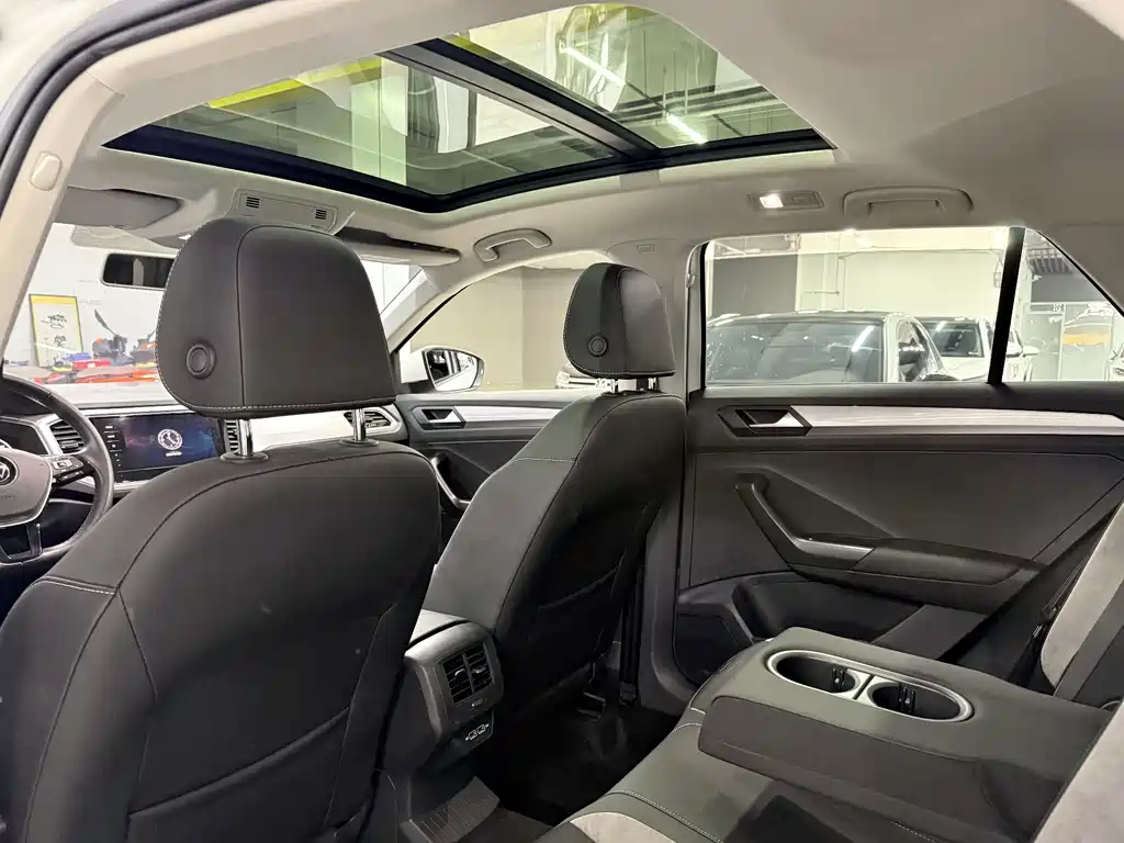 Volkswagen T-Roc 2023 — фото 10