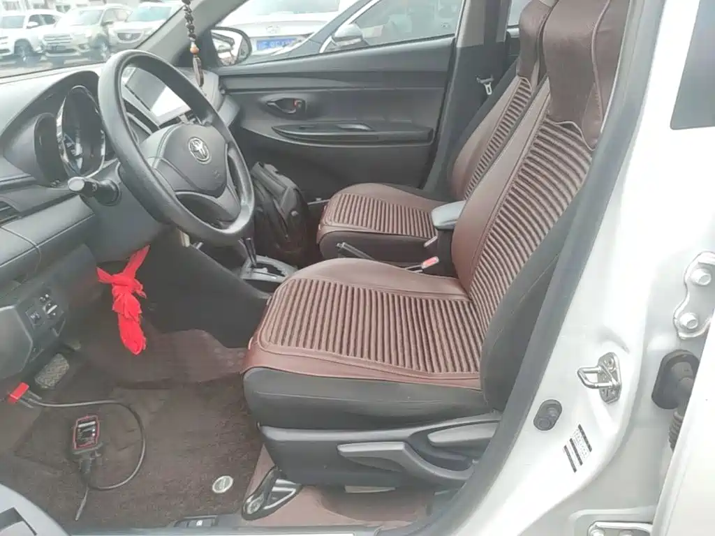 Toyota Yaris L 2017 — фото 15