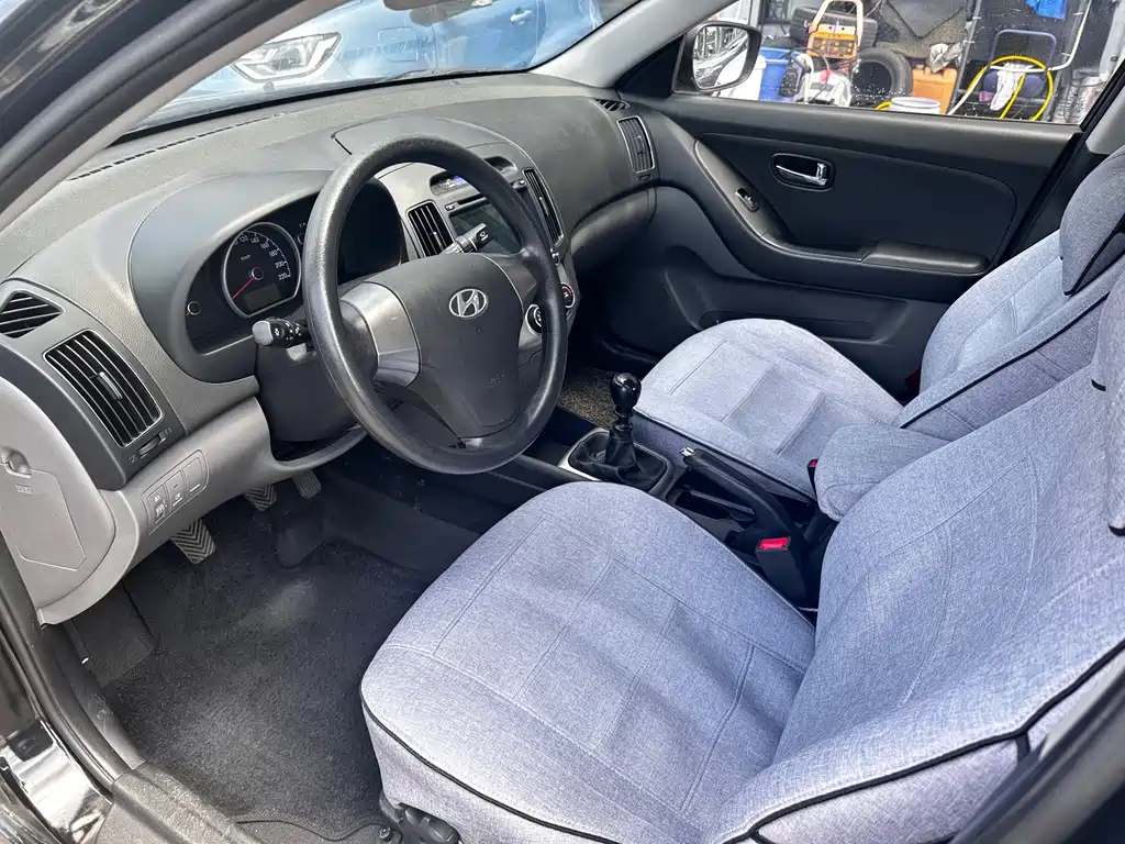 Hyundai Elantra 2015 — фото 9