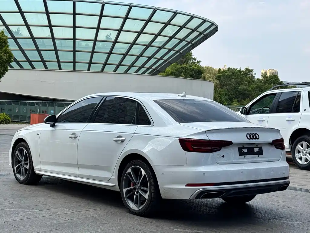 Audi A4L 2019 — фото 8