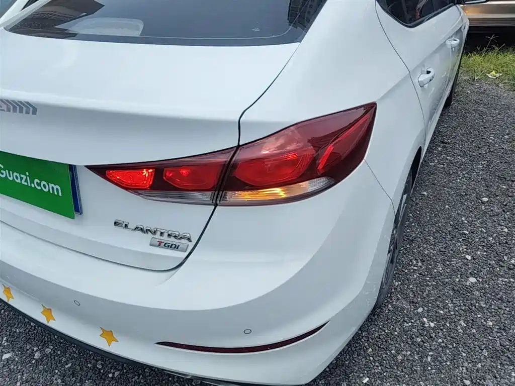 Hyundai Elantra 2017 — фото 7