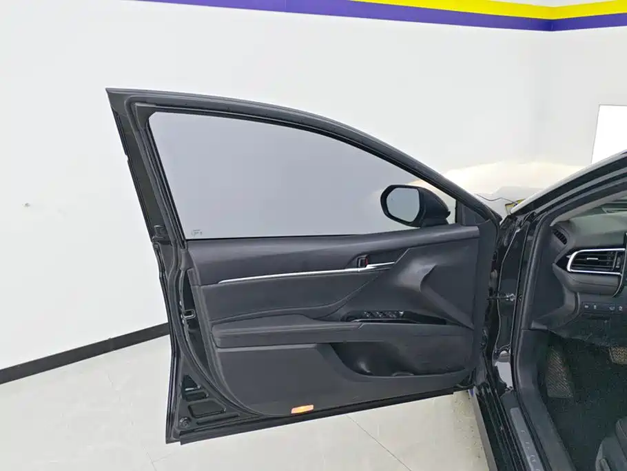 Toyota Camry 2021 — фото 7