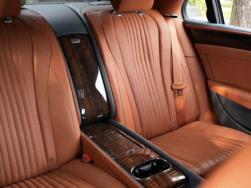 Bentley Flying Spur 2018 — фото 17