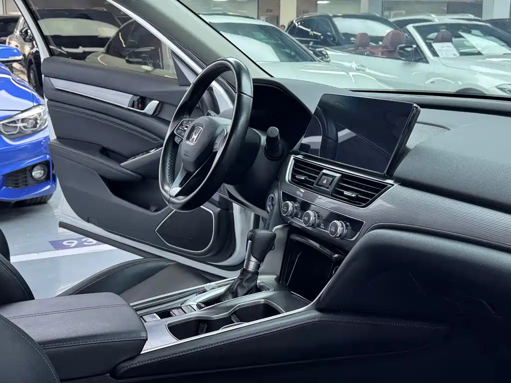 Honda Accord 2022 — фото 17