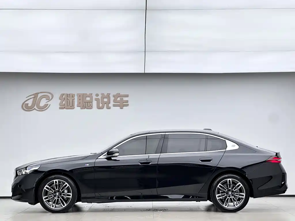 BMW 5 Series 2024