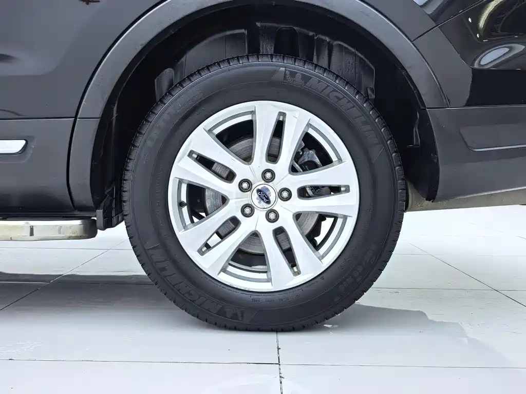 Ford Explorer 2019 — фото 28