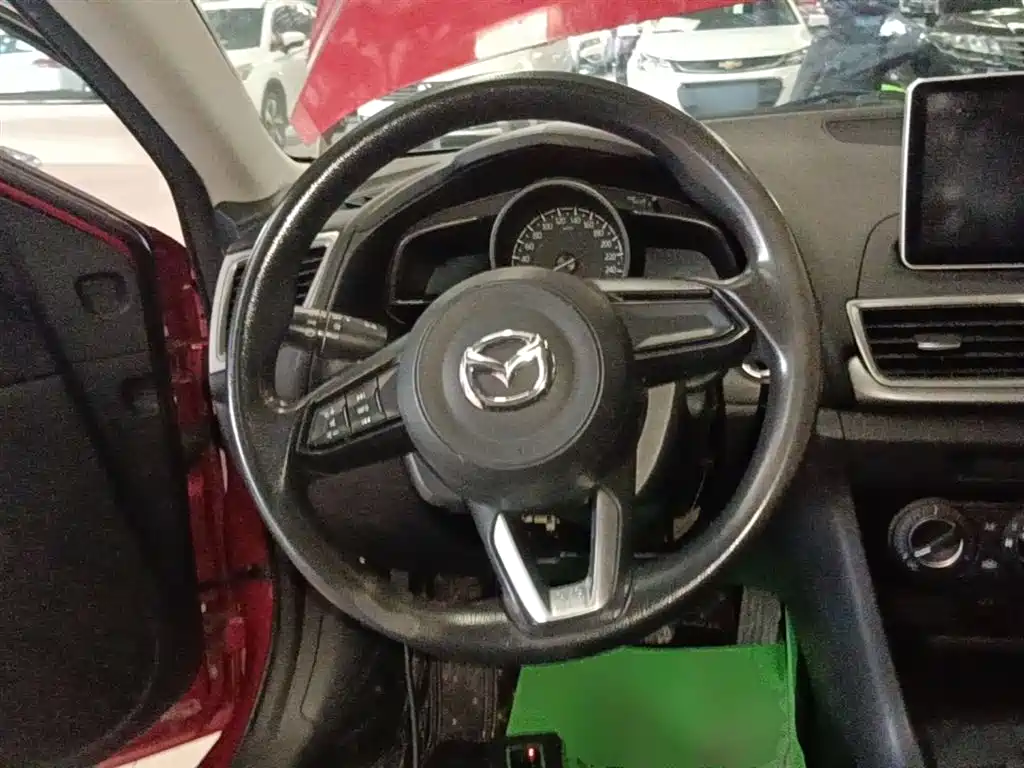 Mazda 3 Axela 2017 — фото 11