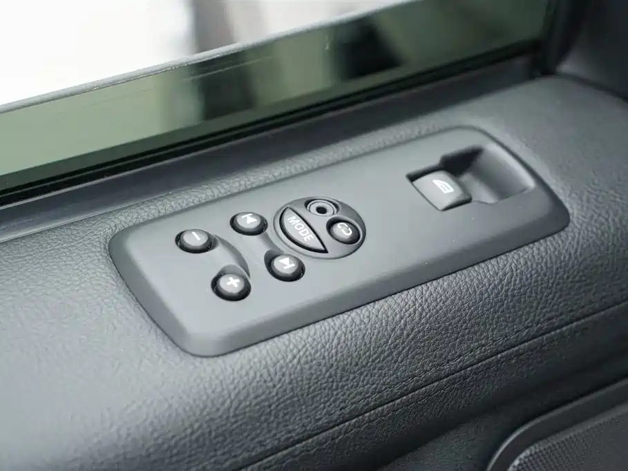 Land Rover Sport 2011 — фото 16