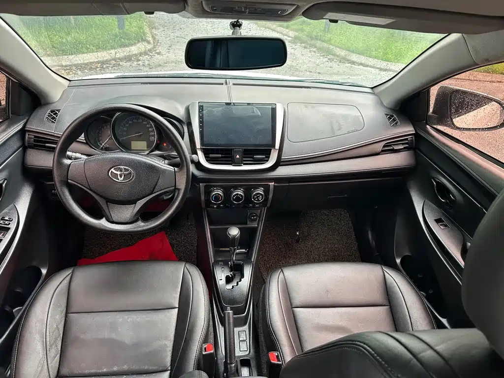 Toyota Yaris L 2017 — фото 8