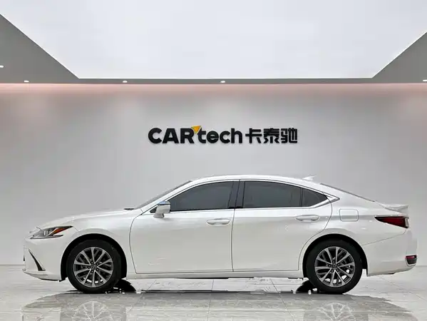 Lexus ES 2024