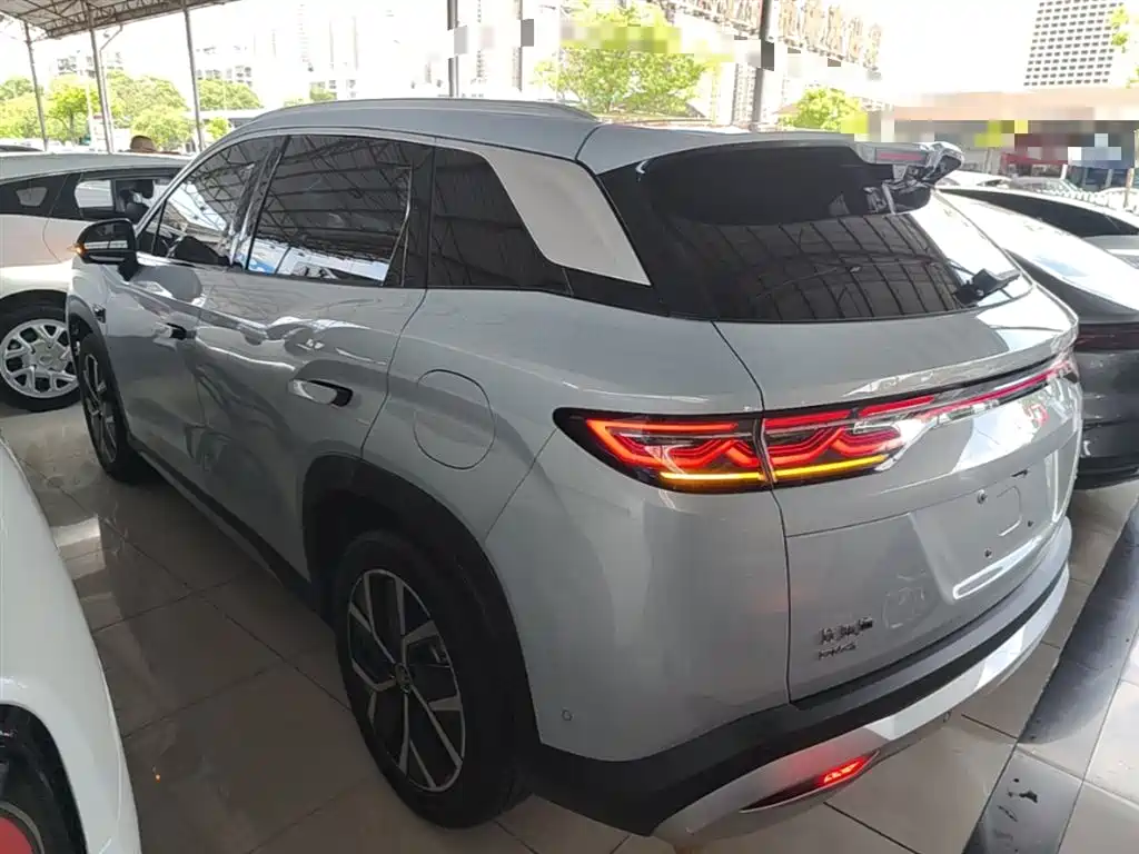 BYD L DM-i 2025 — фото 5