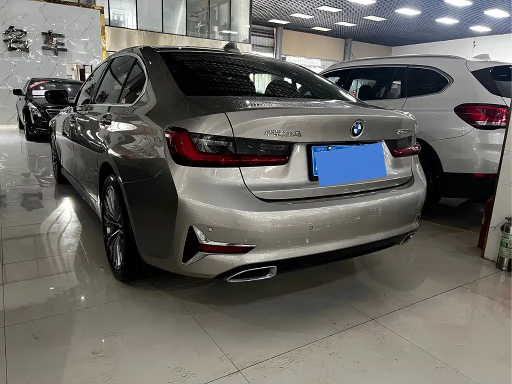 BMW 3 Series 2019 — фото 10