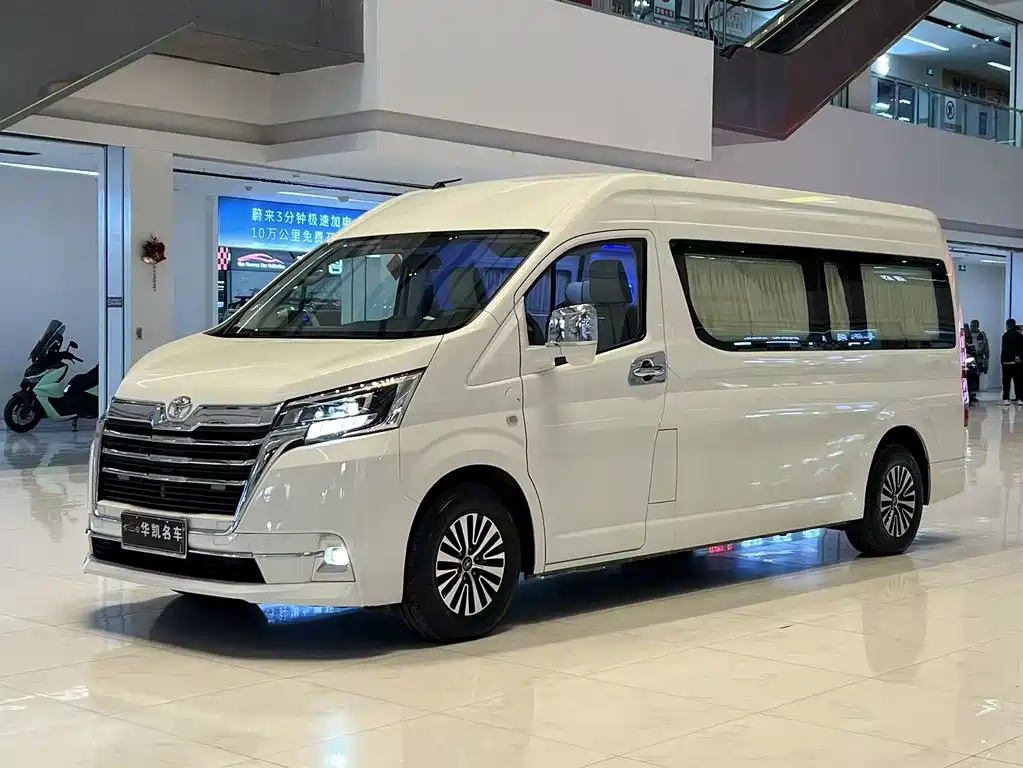 Toyota Hiace 2021 — фото 1