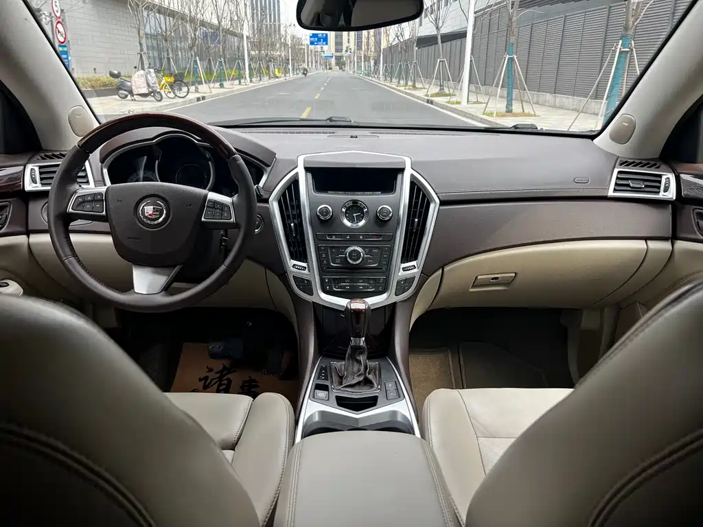 Cadillac SRX 2010 — фото 13