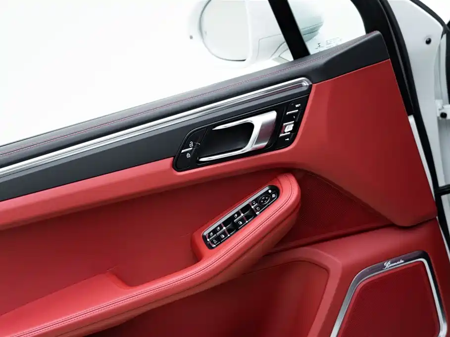 Porsche Macan 2021 — фото 16