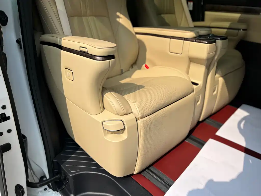Toyota Alphard 2022 — фото 29