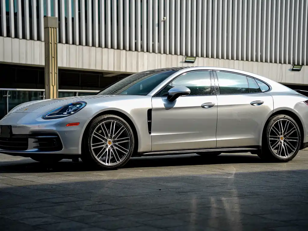 Porsche Panamera 2017 — фото 1