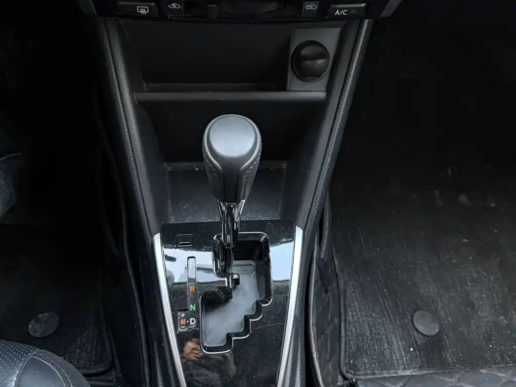Toyota Yaris L 2022 — фото 16