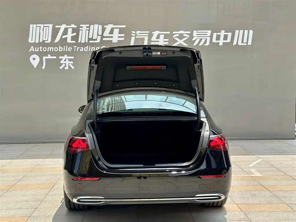 Mercedes-Benz E-Class 2025 — фото 13