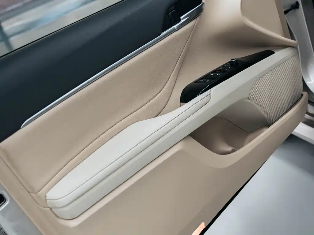 Toyota Camry 2018 — фото 15