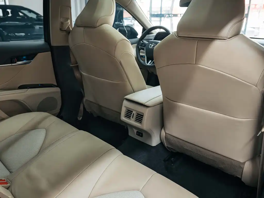 Toyota Camry 2018 — фото 20