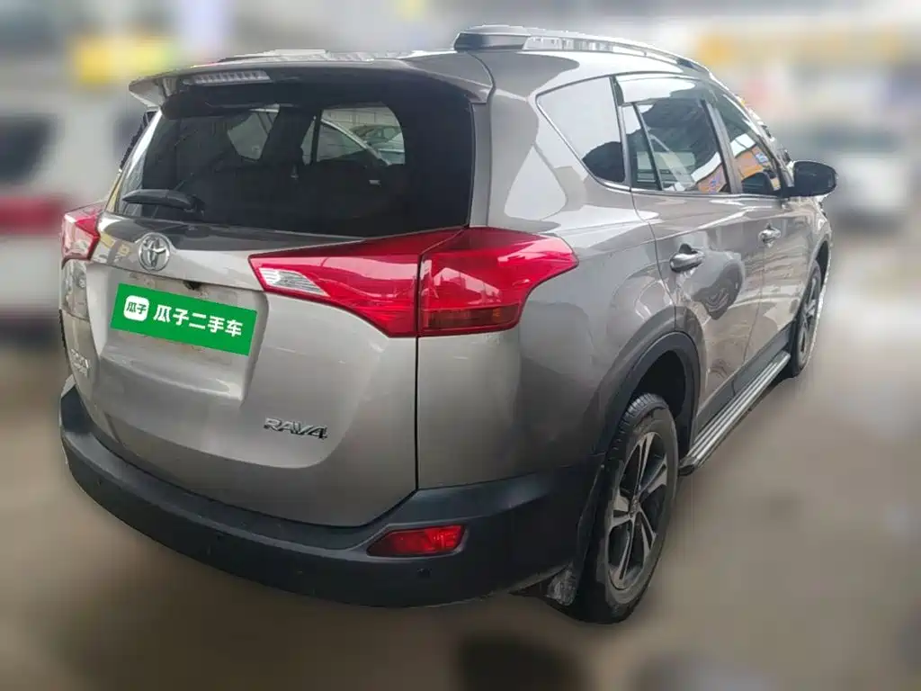 Toyota RAV4 2014 — фото 12
