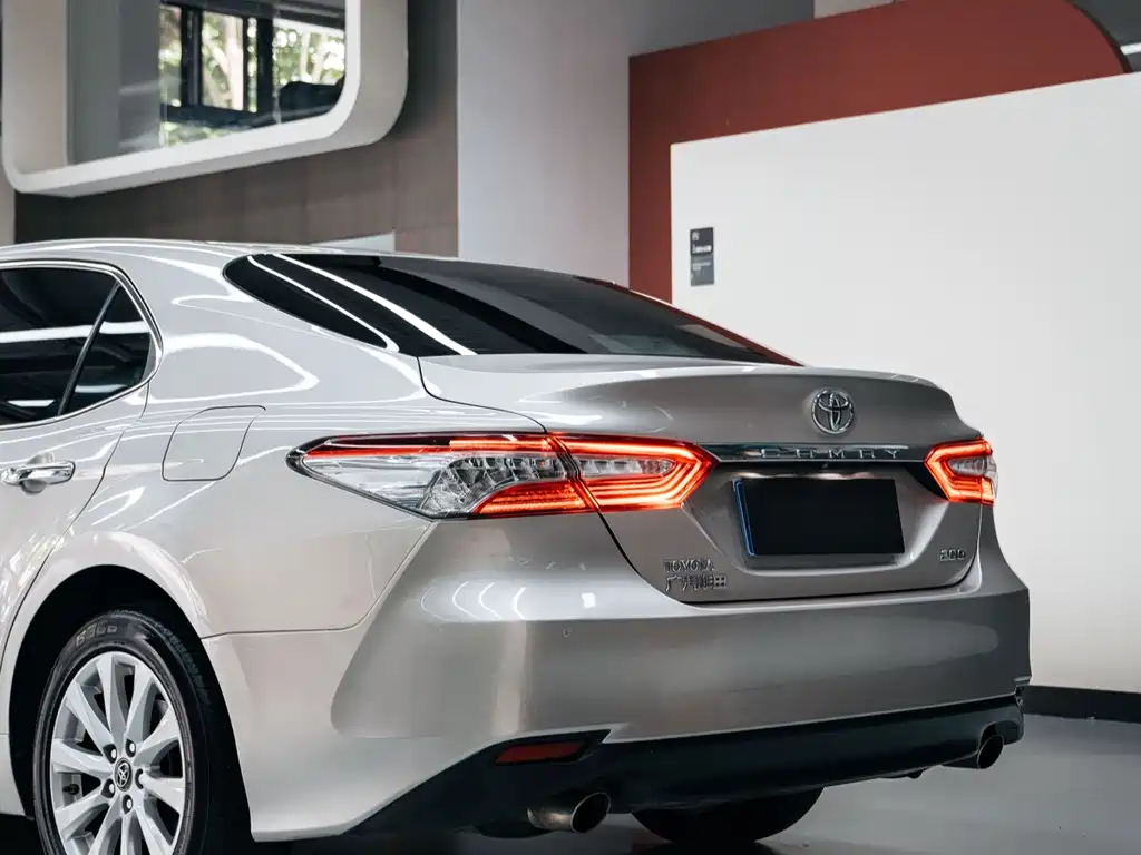 Toyota Camry 2018 — фото 8