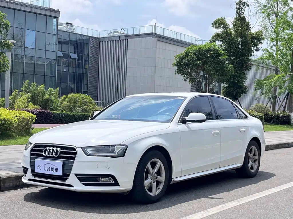 Audi A4L 2015 — фото 1