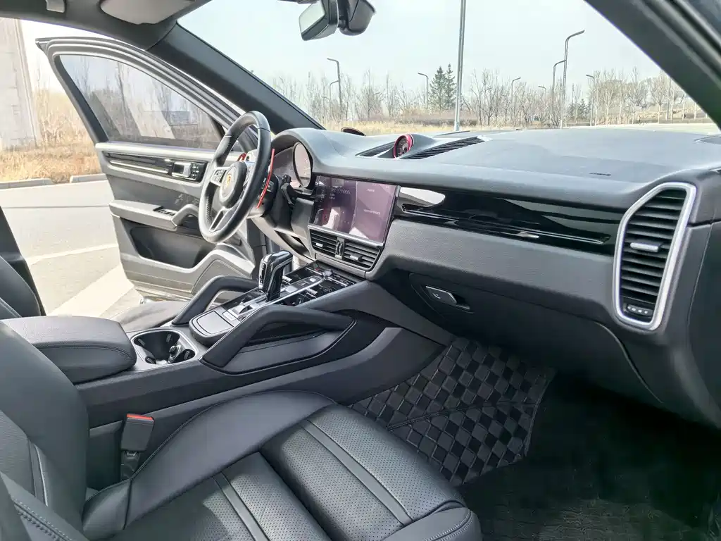 Porsche Cayenne 2018 — фото 15