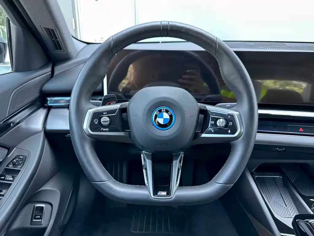 BMW i5 2025 — фото 12