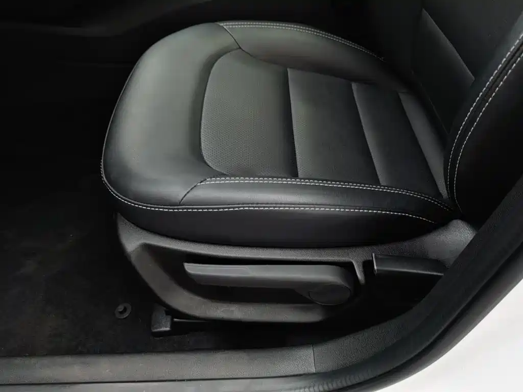 Geely Emgrand GS 2018 — фото 20