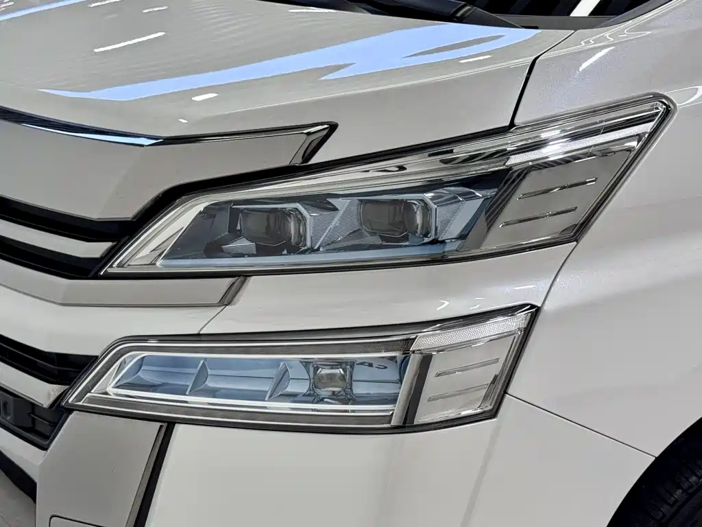 Toyota Vellfire 2023 — фото 8